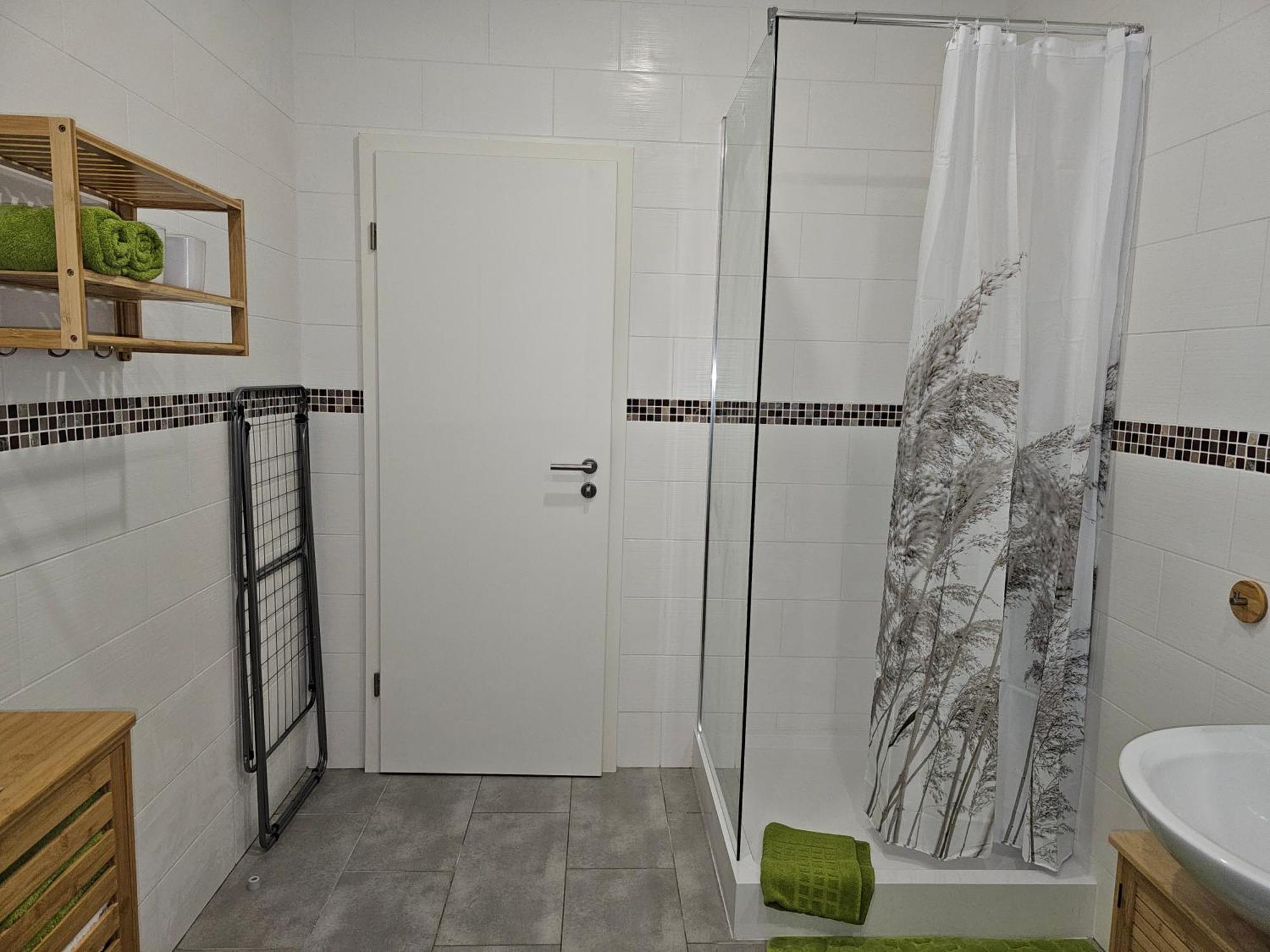 Warburg, Fewo "Sweet Home" 2,5 Zi- Eg-Separater Eingang - Parkplatz - Terasse- Komfortabel,Renoviert Exterior photo